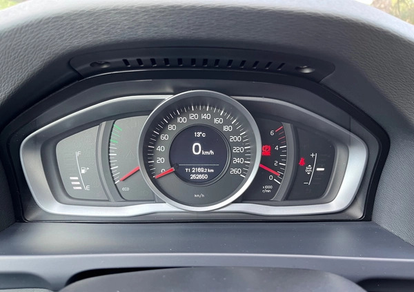 Volvo V60 cena 40900 przebieg: 253000, rok produkcji 2013 z Warszawa małe 781